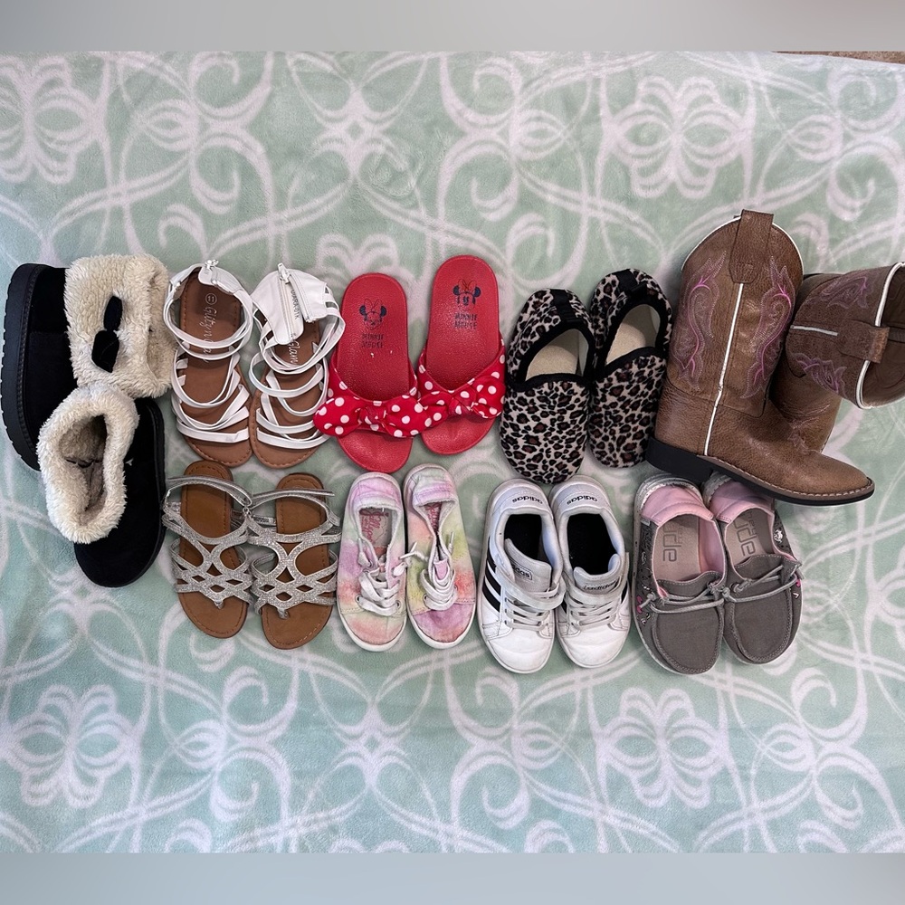9 sets of shoes size 11